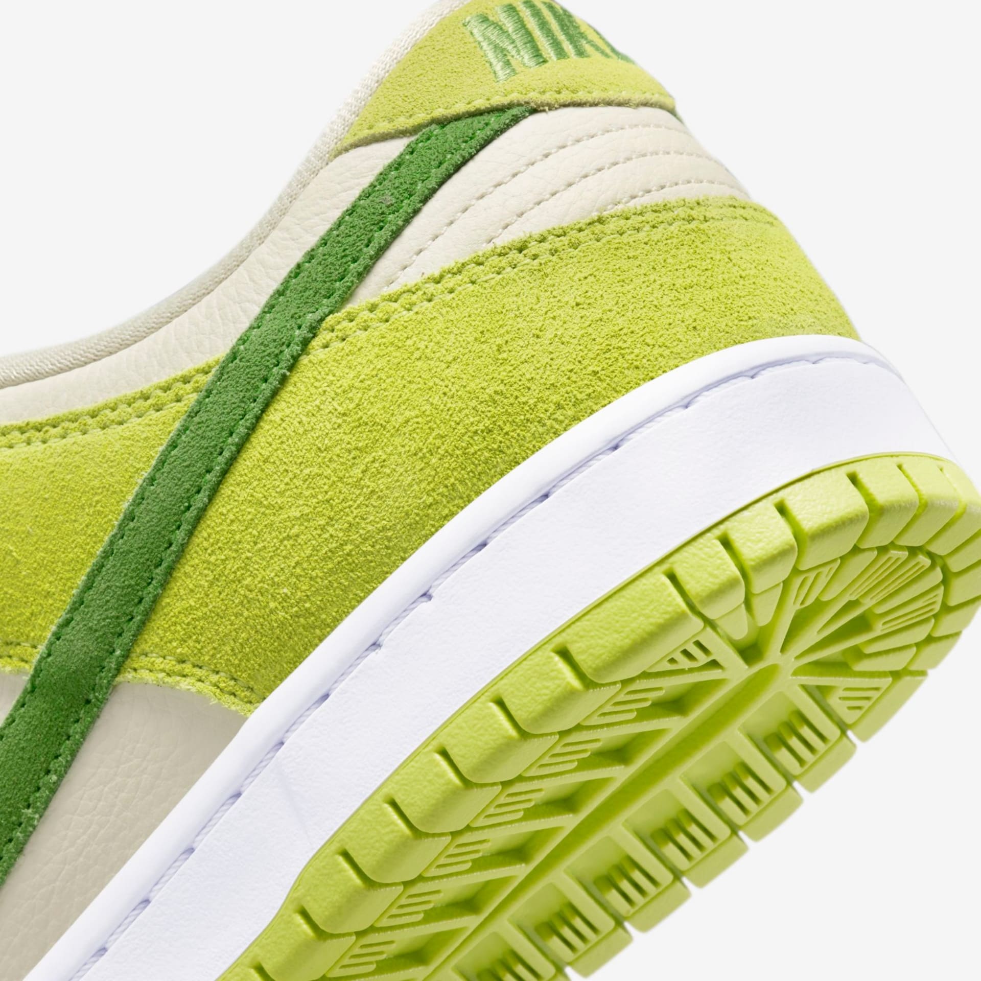 Nike SB Dunk Low 'Green Apple' - Stepsfy